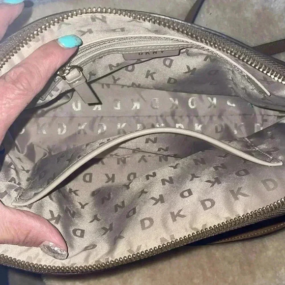DKNY corrie monogram dome cross bag - Picture 7 of 8
